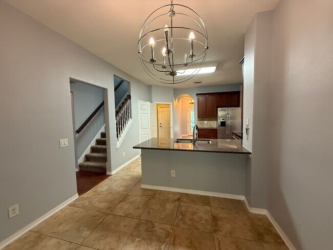 Building Photo - 5 BEDROOM HOUSE WITH PRIVATE POOL AND LAKE...