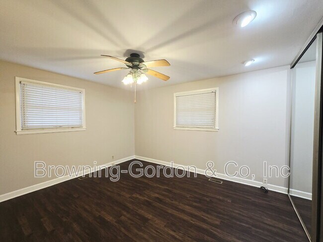 Building Photo - 3947 Creekside Dr