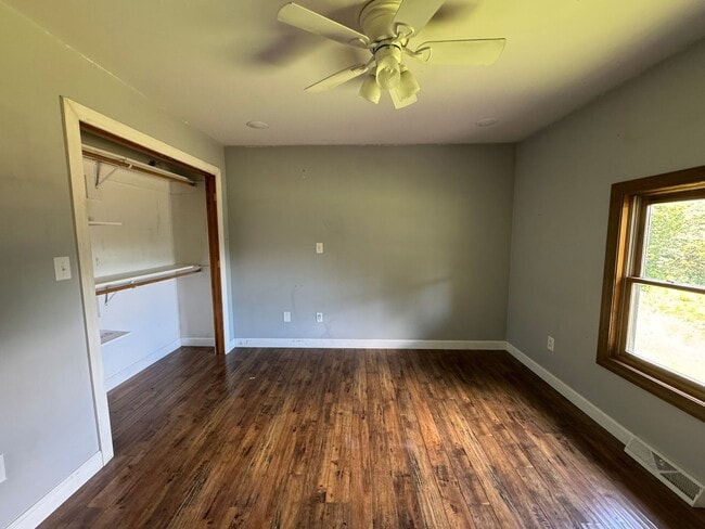 Building Photo - 3 Bedroom house