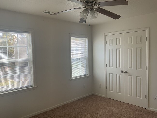 Building Photo - 27 E Doris Ave