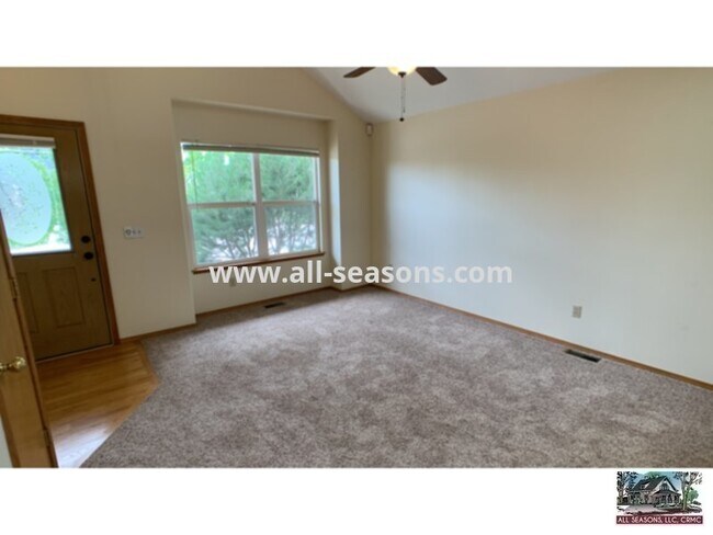 Building Photo - Don't miss this fabulous opportunity in Ch...