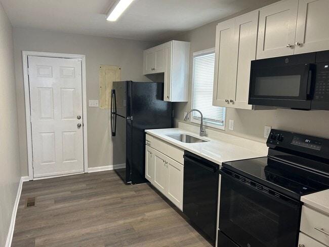 Building Photo - 2326 Waterbury St