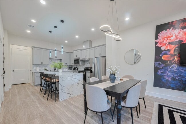 Building Photo - 2909 Nagle St