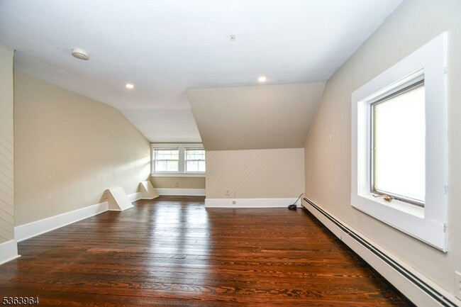 Building Photo - 8 Inwood Pl