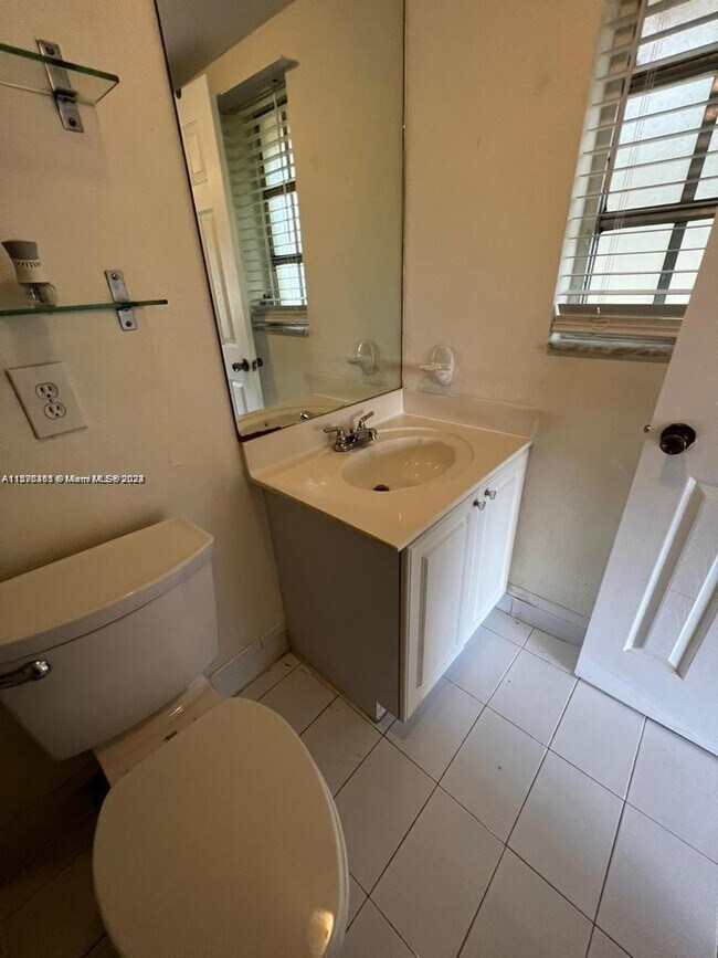 Building Photo - 8650 SW 109th Ave