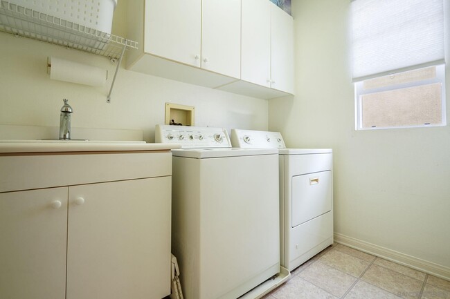 Building Photo - 43 Topanga