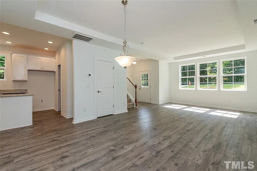 Building Photo - 2526 Sumter Dr