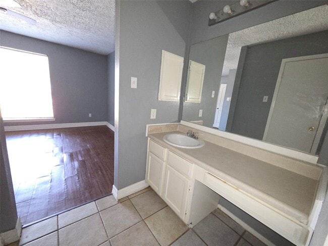 Building Photo - 19223 Woodglen Dr