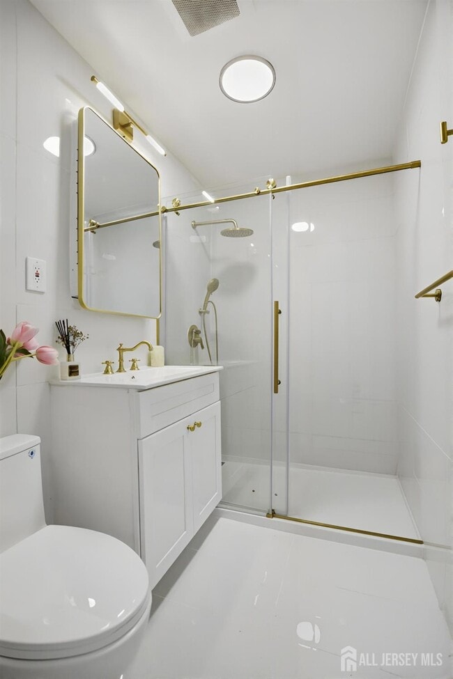 Building Photo - 71 College Dr