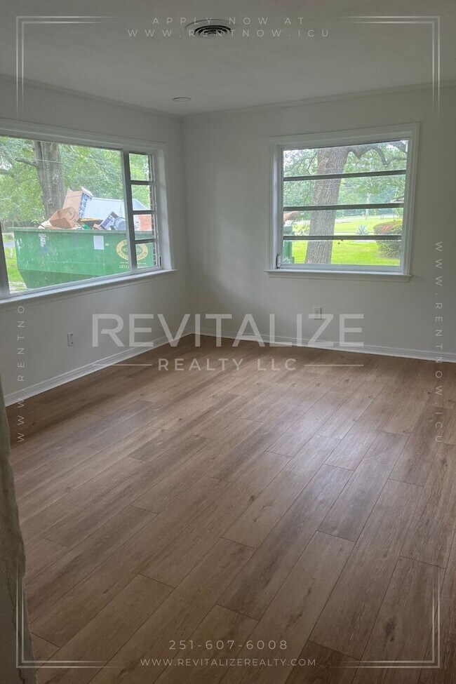 Building Photo - Beautiful 3 bedroom 1 bathroom on Dauphin ...