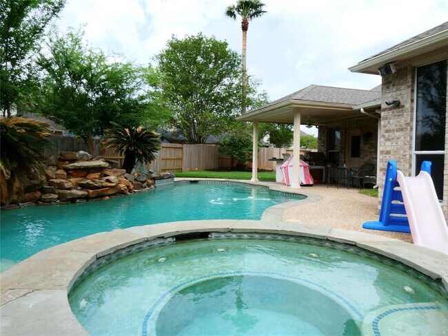 Primary Photo - 3106 Rainbow Ct