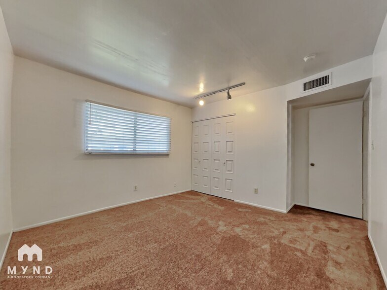 Building Photo - 5823 N 81st St