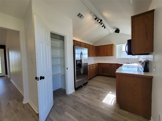 Building Photo - 208 Newcastle Dr