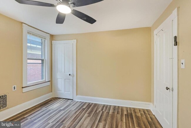 Building Photo - 113 Grand Ave