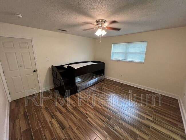 Building Photo - 1944 W Marsden Pl