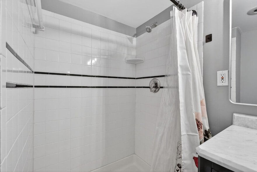 Building Photo - 8821 Kendale Dr