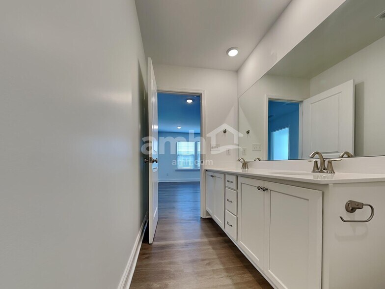 Building Photo - 210 Argea Dr