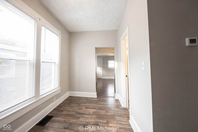 Building Photo - 1016 S Belmont Ave