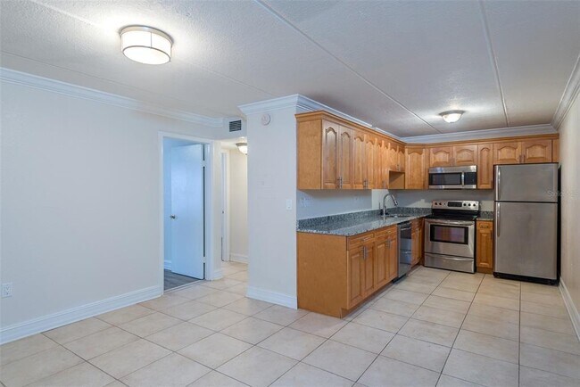 Building Photo - 5221 Bayshore Blvd