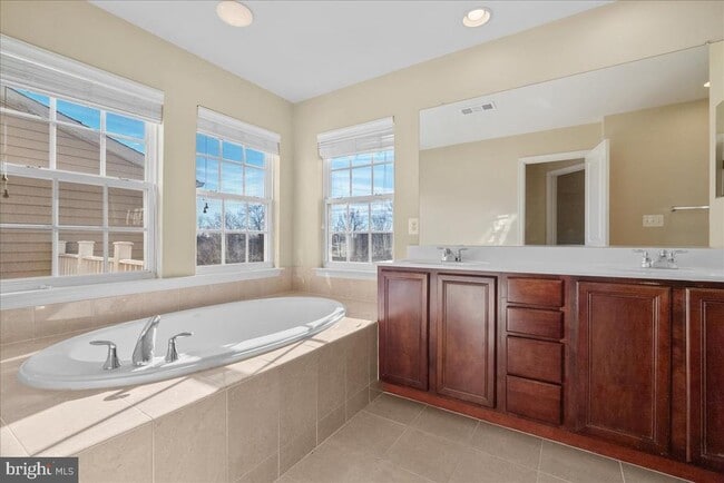 Building Photo - 43277 Tumbletree Terrace