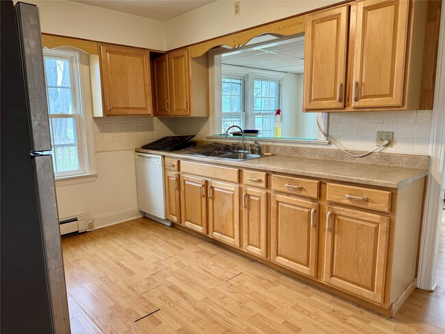 Building Photo - 8424 E Lake Rd