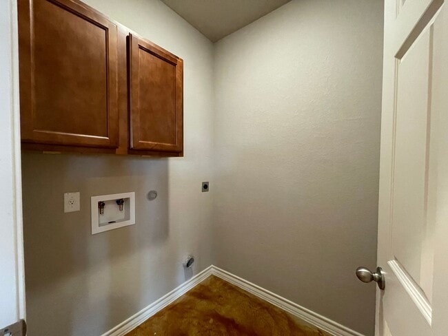 Building Photo - Townhome for rent