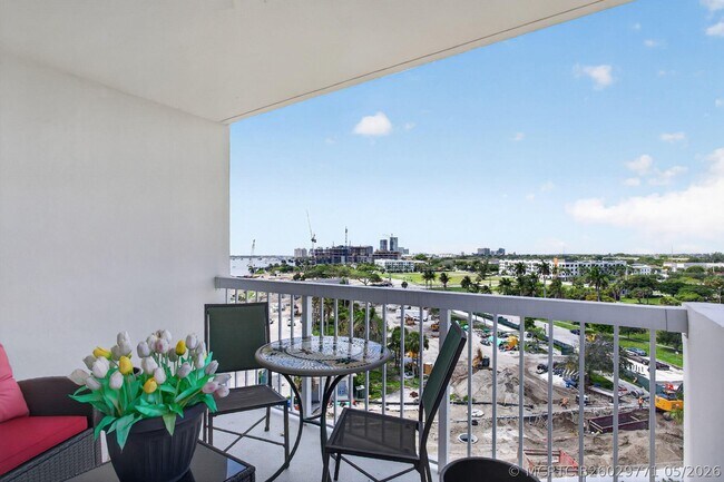 Building Photo - 2600 N Flagler Dr