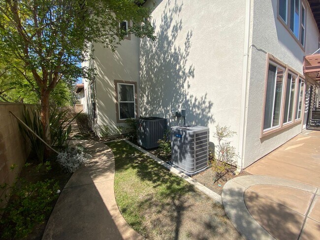 Building Photo - Luxurious 4 Bedroom Fullerton House For Re...