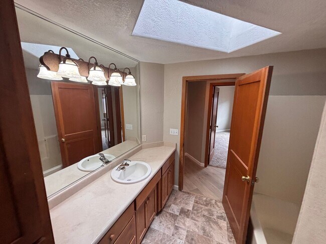 Building Photo - 3052 Gary Dr