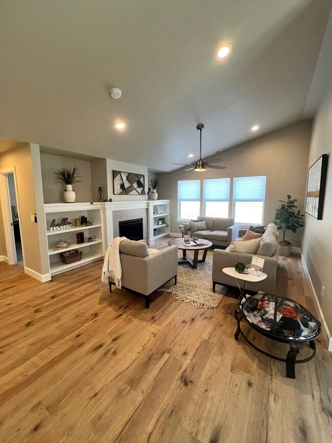 Building Photo - 1698 SW Black Butte Ct