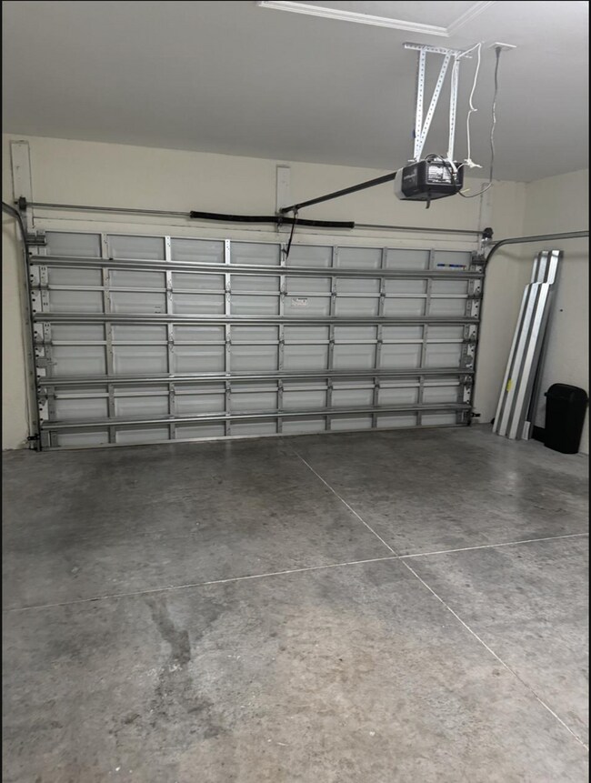 Building Photo - 3 Bedroom 2 Bathroom 2 Car Garage Home For Rent in North Port FL!