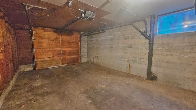 Building Photo - Charming 2 Bedroom 1 bath Brick Duplex in Rainier Ave S.