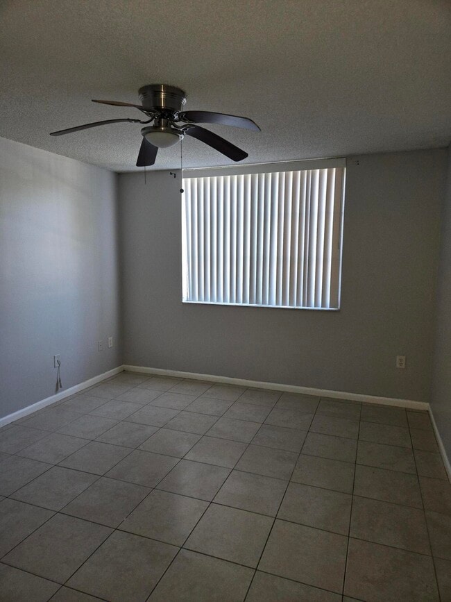 Building Photo - 7832 Sonoma Springs Cir