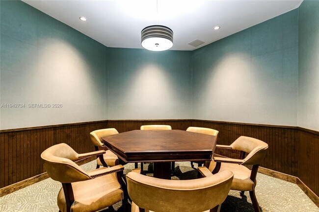 Building Photo - 1121 Crandon Blvd