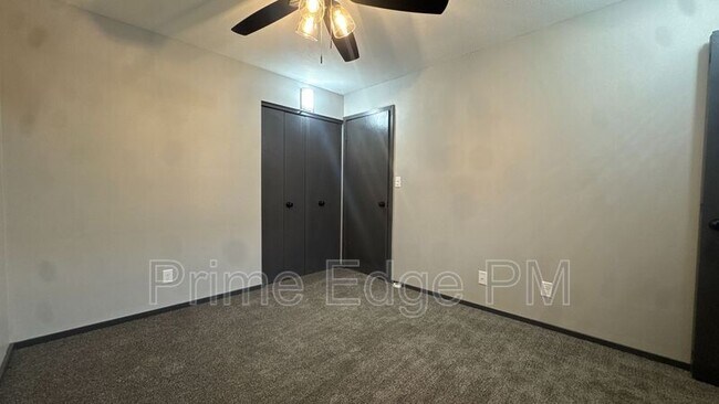 Building Photo - 1701 Ridgehaven Ct