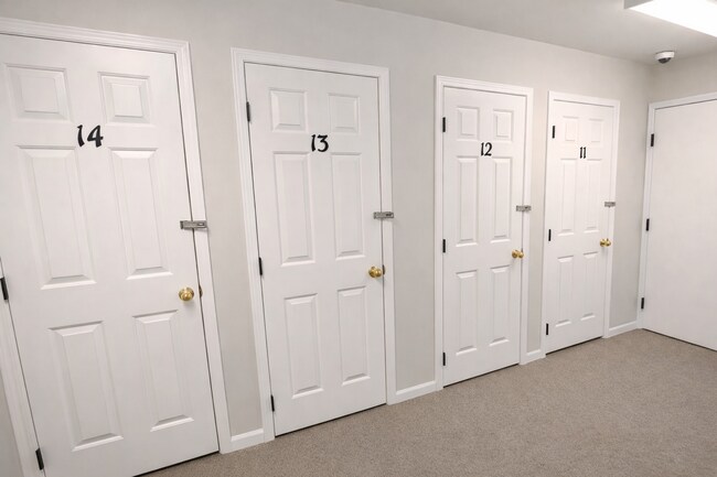 Building Photo - Diamond Valley Apartments