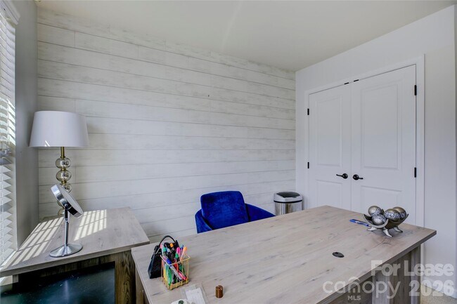 Building Photo - 1731 Evergreen Dr