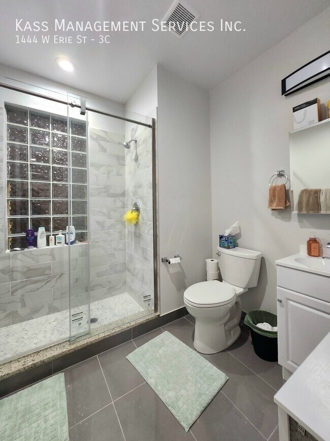 Building Photo - 1444 W Erie St