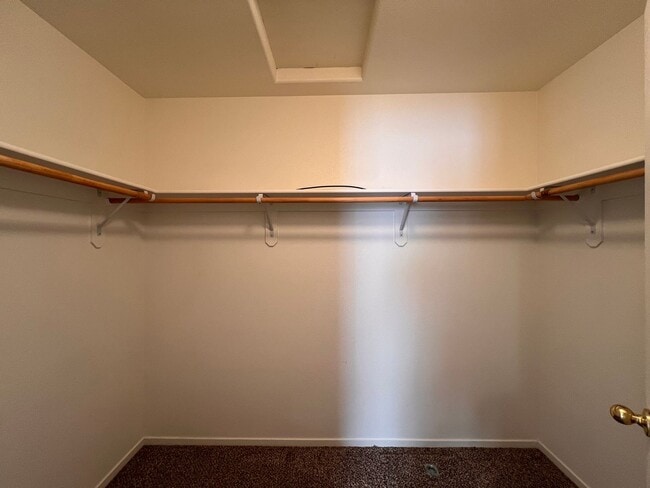 Building Photo - Centrally located 3 bedroom home in Fernley- 3 car garage