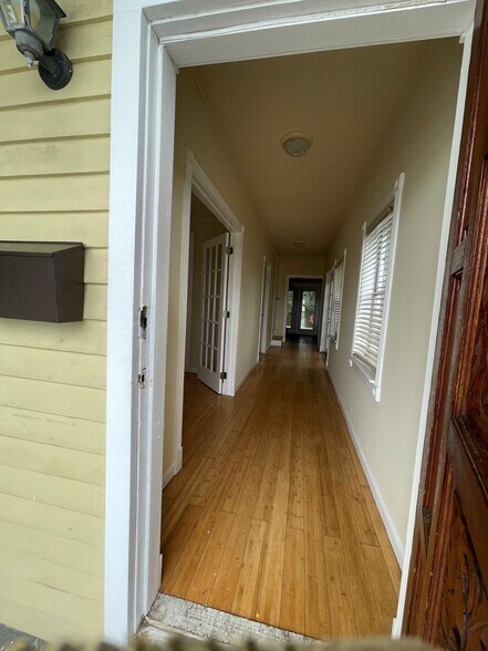 Building Photo - 844 Olivia St