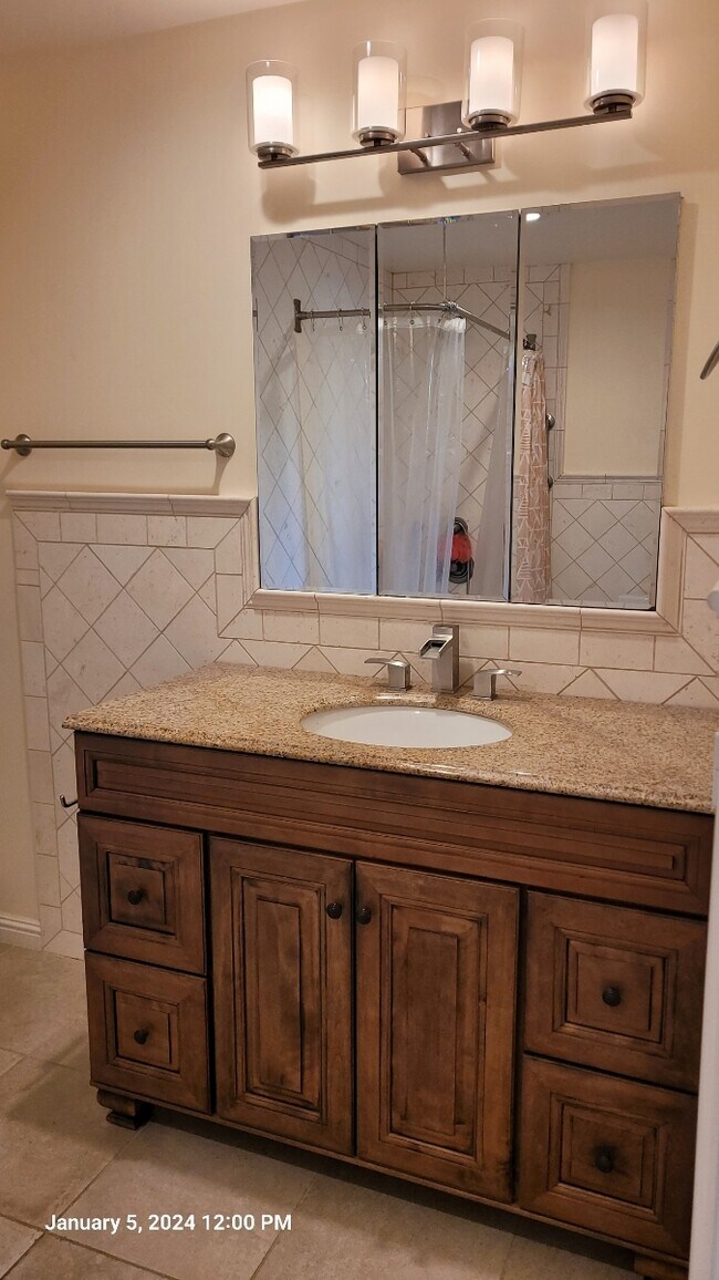 Building Photo - 9771 Paso Robles Ave