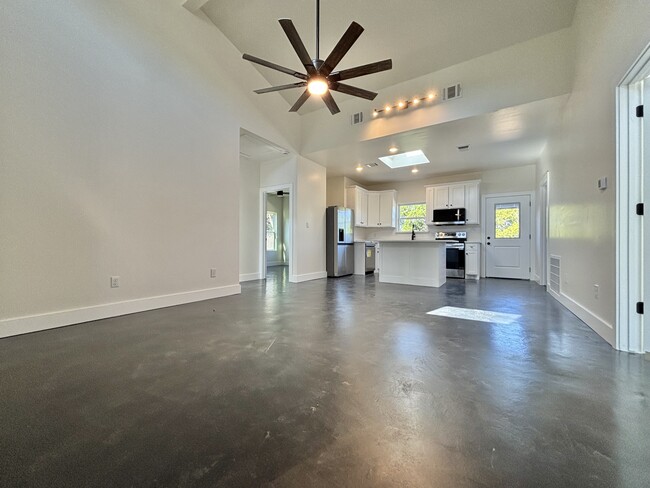 Building Photo - 329 Canyon Springs Dr
