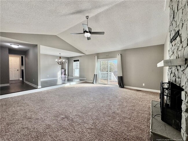 Building Photo - 741 Maxine St