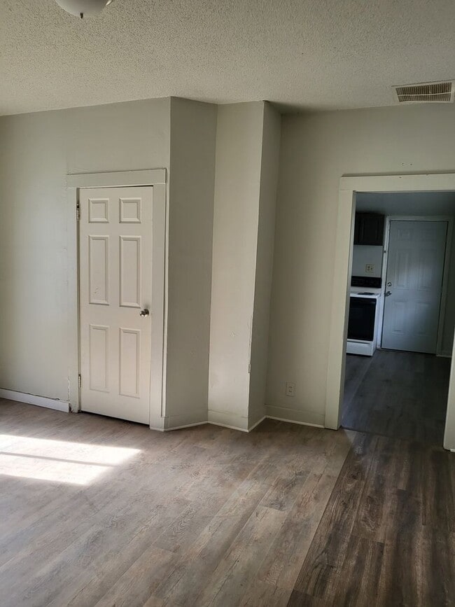 Building Photo - 3 bed house