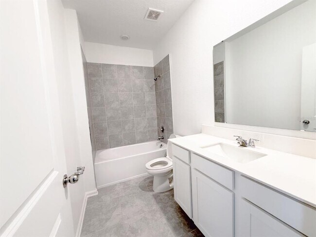 Building Photo - 398 Bogey Dr