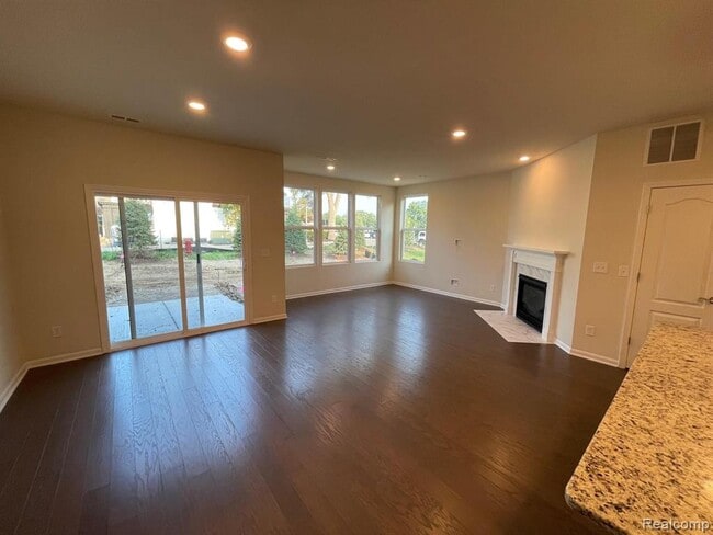 Building Photo - 22470 Woodbridge Ln