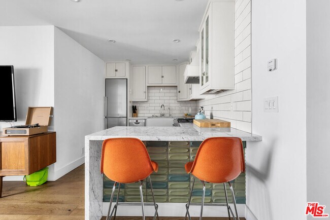 Building Photo - 1929 Tamarind Ave