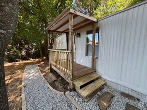 Building Photo - Great Location!! Quiet Neighborhood!!