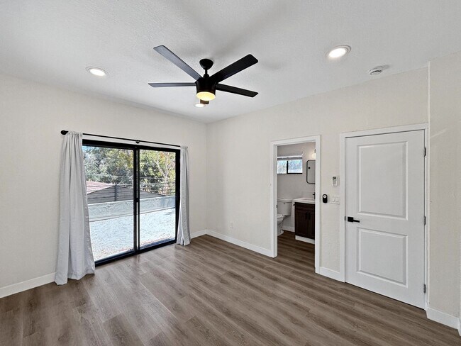Building Photo - Charming & Spacious 2BD/2.5BA House in Nor...