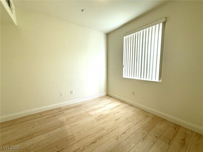 Building Photo - 50 Aura de Blanco St